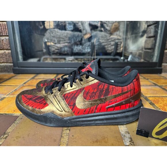 Youth 7y Nike Kobe Mentality Iron Man Red Gold Basketball Shoes 705387-008 - Picture 5 of 9